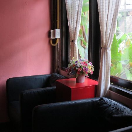 Non House Bangkok บ้านนอนโฮสเทล Exteriör bild